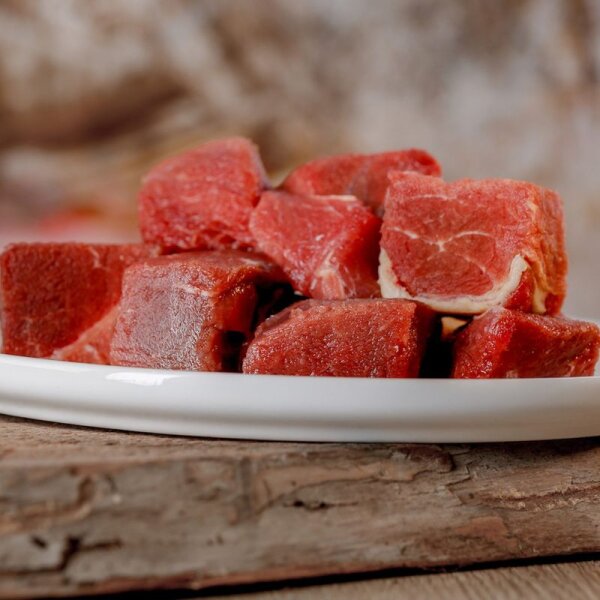 BARFGOLD Ziegenmuskelfleisch durchwachsen gewürfelt 1 Kilogramm